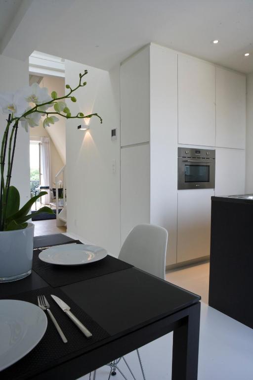 Leopold5 Luxe-Design Apartment Остенде Номер фото